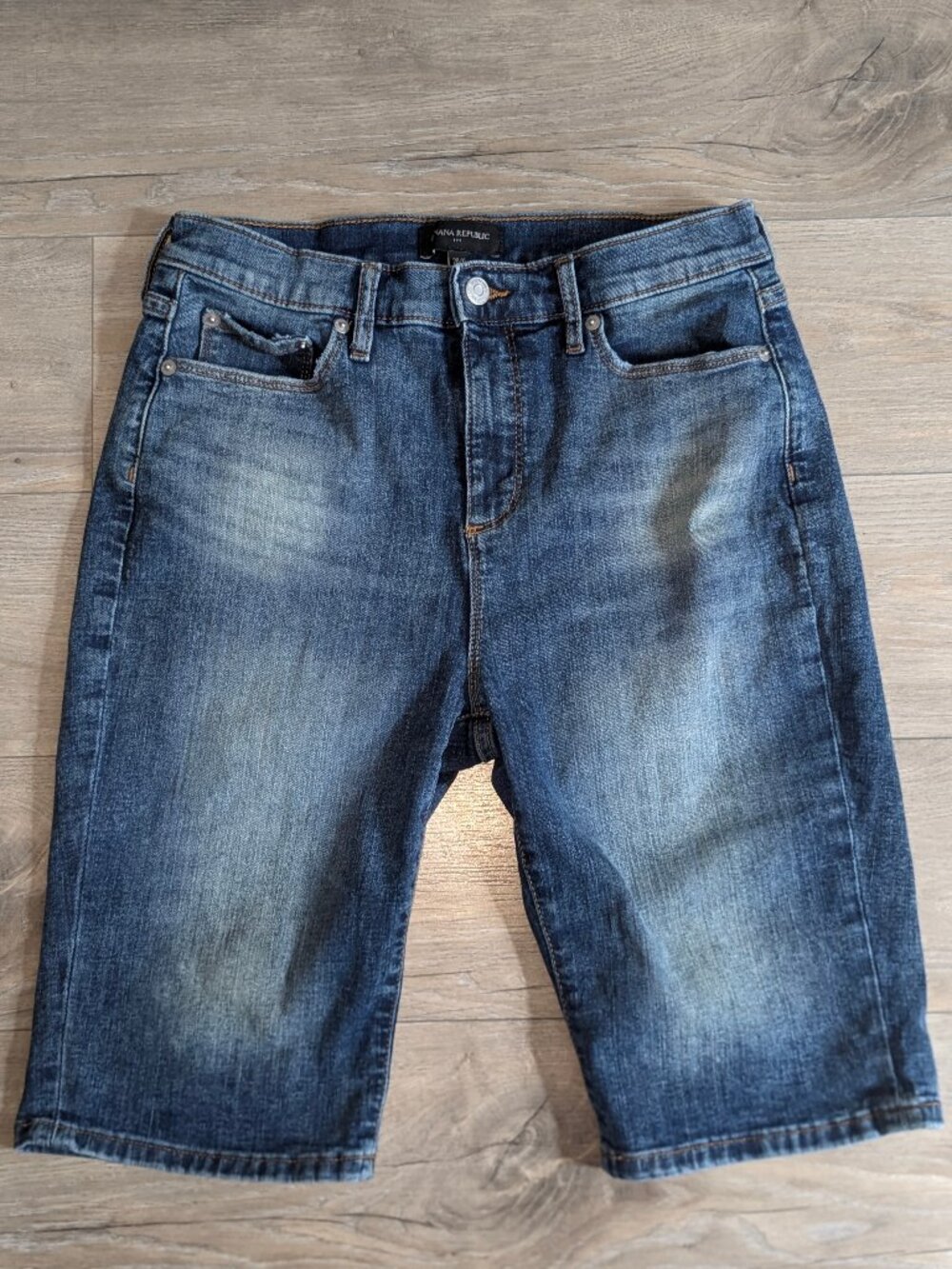 WOMENS BANANA REPUBLIC HIGH-RISE JEAN SHORTS - SIZE 28/6